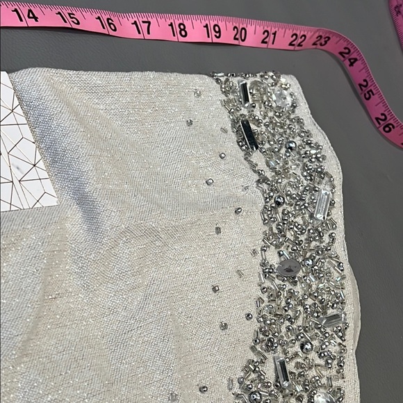 Max Studio Beaded Capelet - Silver table top tree skirt 22’ 55cm - Picture 4 of 4